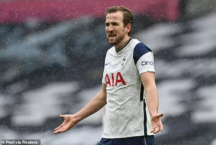 Harry Kane models new Tottenham home kit despite transfer rumors