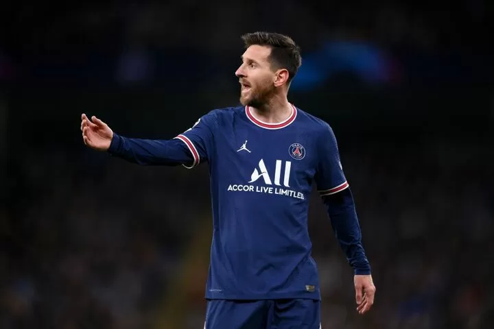 Why is Messi wearing No.10 for PSG vs Nice? French shirt number