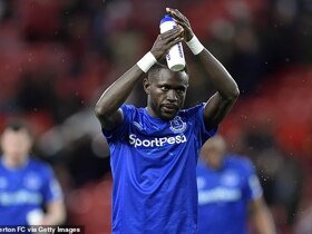 Burton Albion confirm the free signing of Everton flop Oumar Niasse