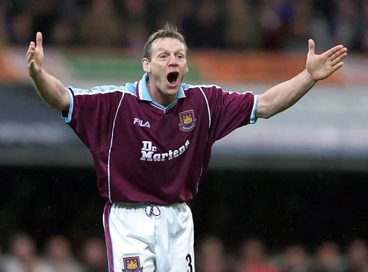 Oldest premier league store player