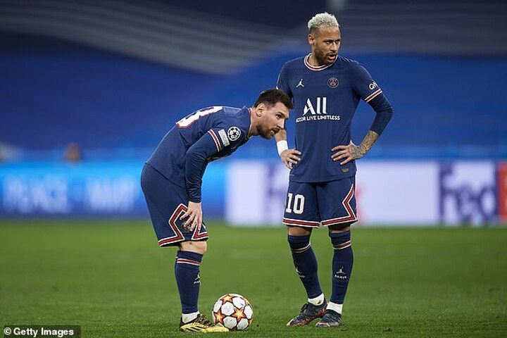 PSG star Achraf Hakimi 'is fed up and wants to leave club' and Lionel Messi  and Neymar 'don't even speak with him'