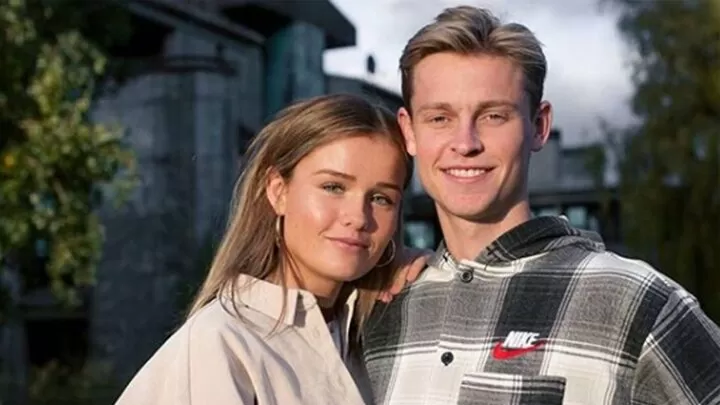 Frenkie De Jong S Girlfriend In Barcelona Looking For A Home All Football