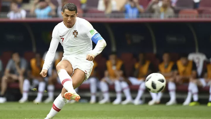 Step Back Shot Then Celebrate How To Take Free Kicks Like Ronaldo All Football