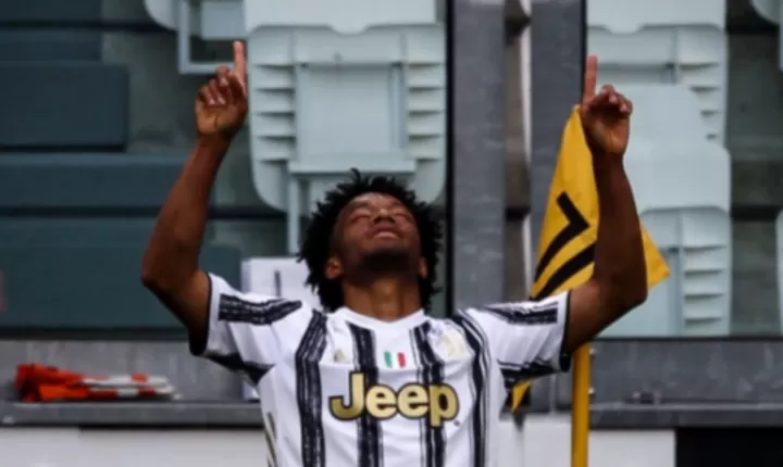 Juan Cuadrado Juventus shirt