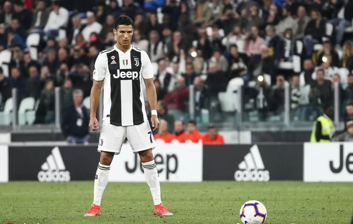 Step back, shot, then celebrate... How to take free-kicks like Ronaldo?|  All Football