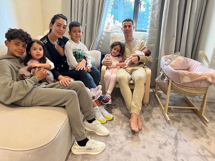 Cristiano Ronaldo returns home with Georgina and their newborn