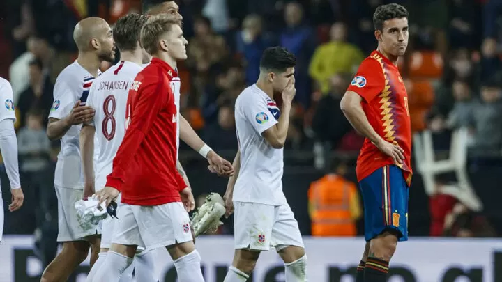 Jaime Mata Whistled At Mestalla On His Spain Debut All Football