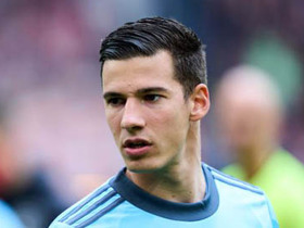 Santi Mina lĩnh án 4 năm tù vì tội tấn công tình dục