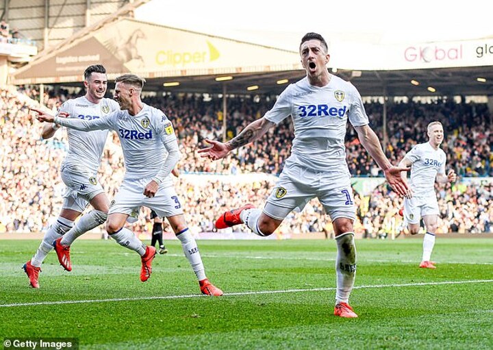 GOAL Ezgjan Alioski of Leeds United pulls a goal back to make the score 2-1  during the Millwall vs Leeds United EFL Championship Football match at the  Stock Photo - Alamy