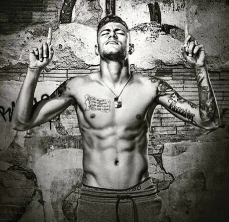 Neymar Gets A New Enormous Tattoo And It S A Football Pitch