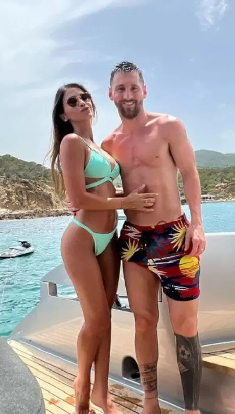 Messi and Fabregas enjoy Ibiza holiday with families on ￡60k-per-week yacht| All Football