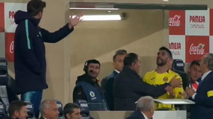 Pique And Alvaro Face Off By The Barcelona Bench All Football