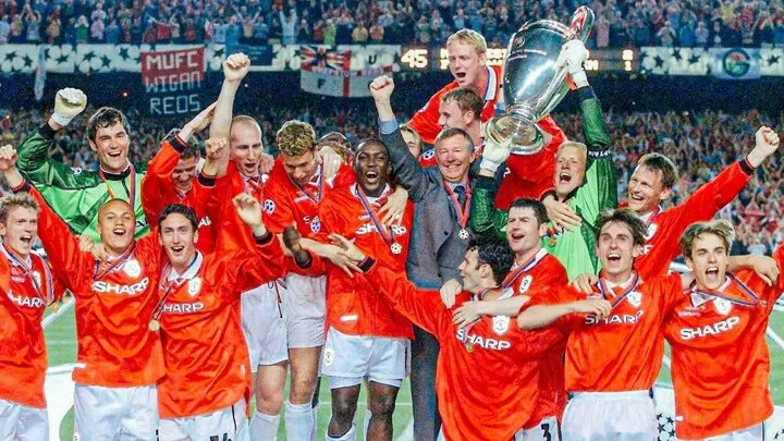 Manchester united kits by year clearance