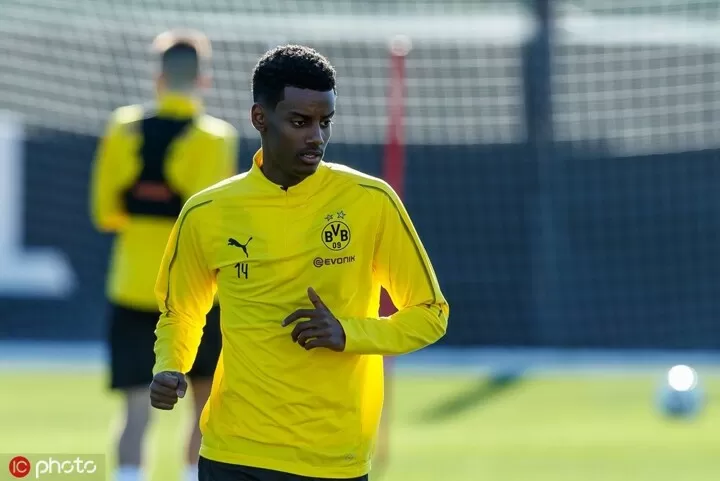 Barcelona Back In The Hunt For Dortmund Loanee Alexander Isak All Football