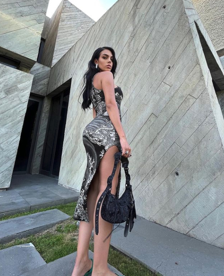 Cristiano Ronaldo's busty girlfriend Georgina Rodriguez shows off  incredible figure in gym and leaves Messi's Wag in awe