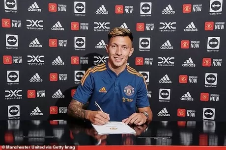 OFFICIAL: Man Utd confirm Lisandro Martinez will wear the No.6