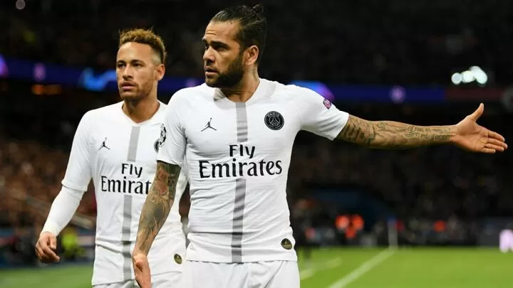 Alves Neymar Needs The Messi Treatment At Psg All Football