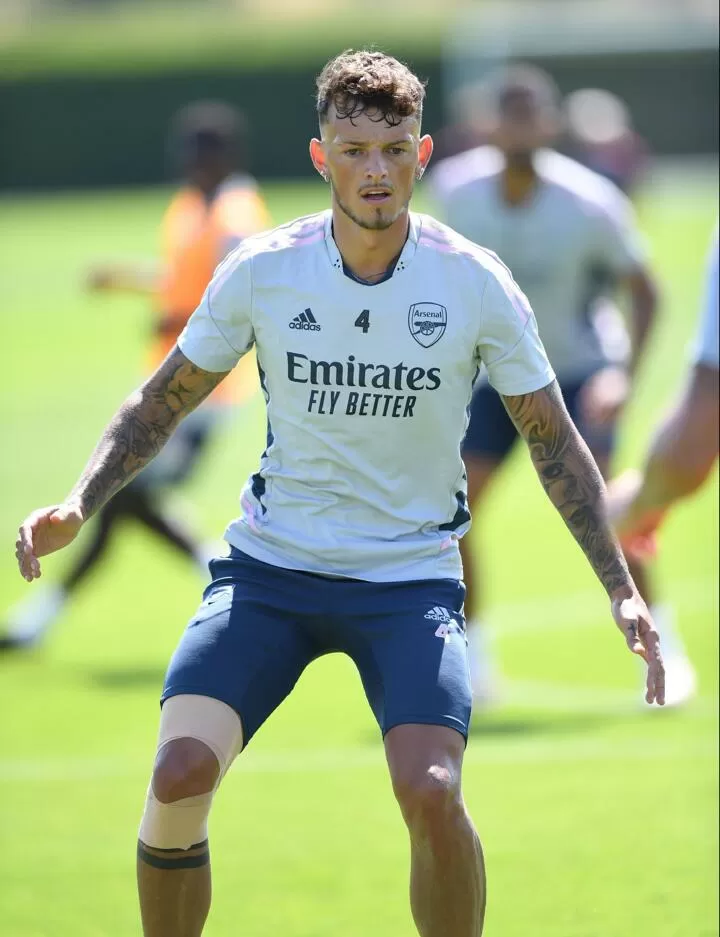 Arsenal concerns over White after he s spotted wearing knee brace