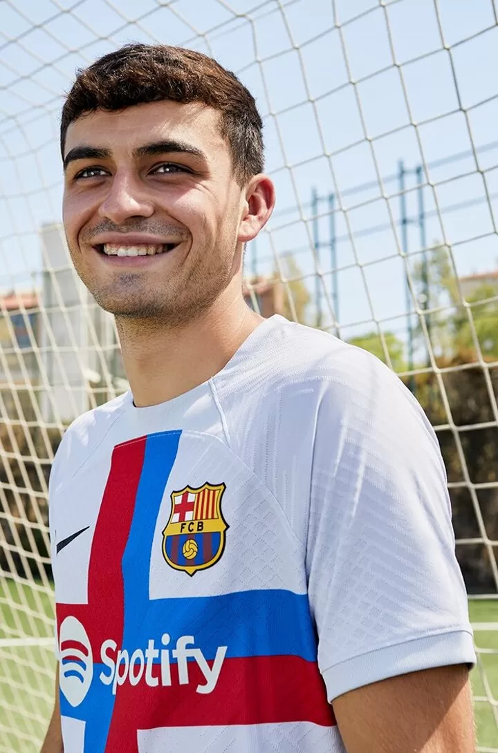 Barcelona goalkeeper third kit sales