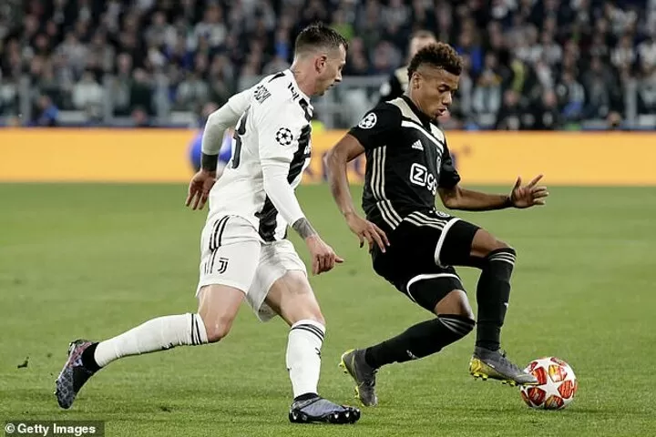 Arsenal cast eye over Ajax starlet David Neres in Champions League