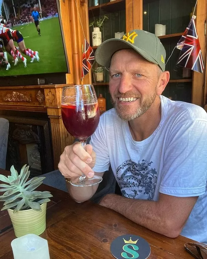 Ex-Man United player Lee Sharpe forced to CLOSE his bar in Spain less than  a year after opening it| All Football