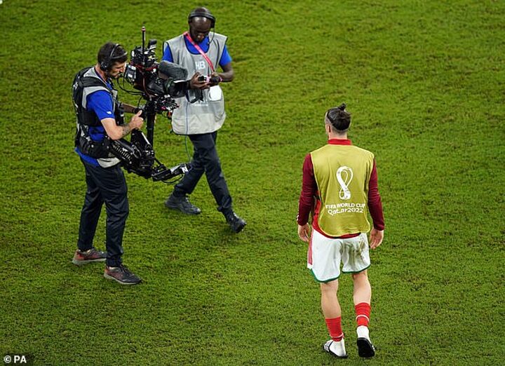 Gareth bale funny new arrivals moments