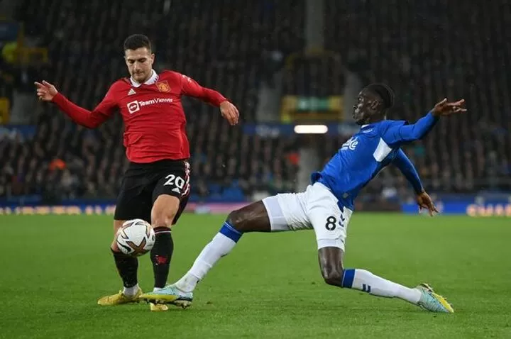 Everton v man utd live on tv deals