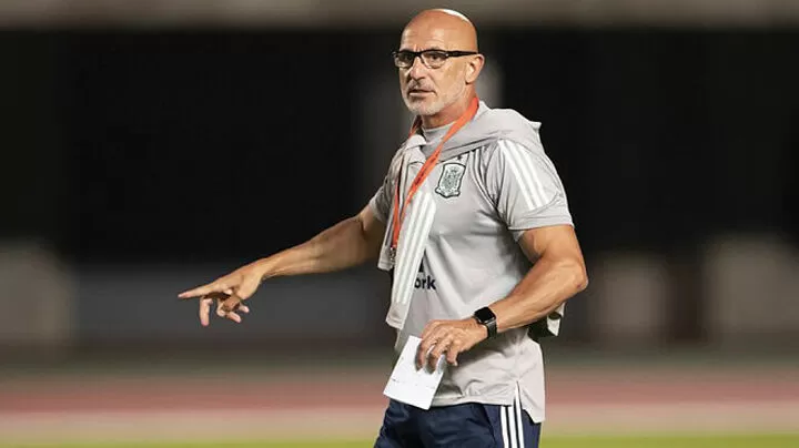 Luis de la Fuente - Người Kế Vị Của La Roja Hành Trình Xây Dựng Đế Chế Bóng Đá Tây Ban Nha