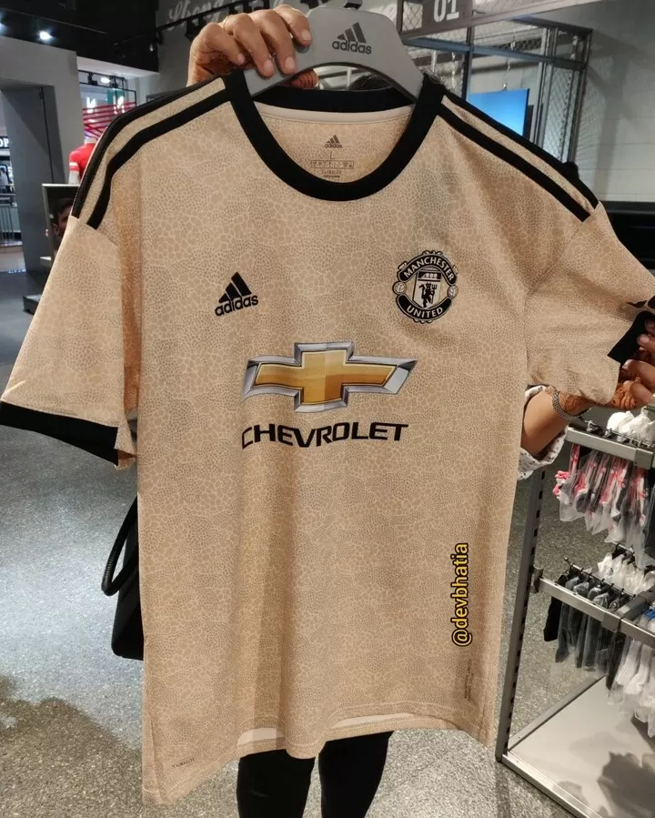 Man Utd 2019/20 beige away kit at a store in India| All Football