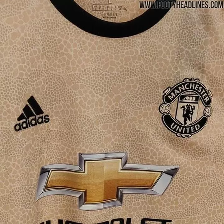 man u new away kit