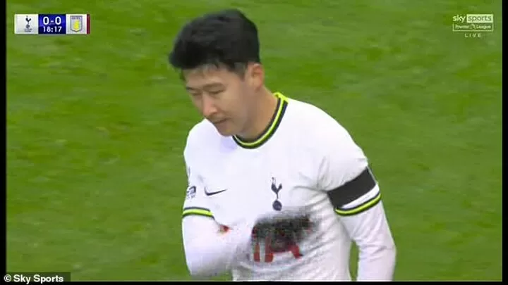 Son Heung-min DITCHES his face mask after losing the ball in clash with  Villa | All Football