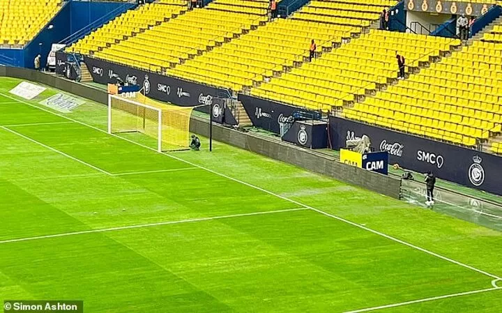 Ronaldo LEAVES VIP box at half time as his new side Al Nassr ease
