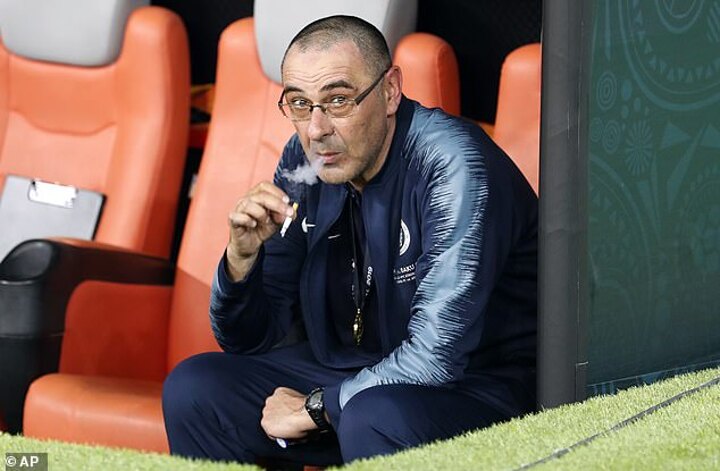 maurizio sarri eating cigarette Sarri pulls out a cigar in Chelsea celebration| All Football