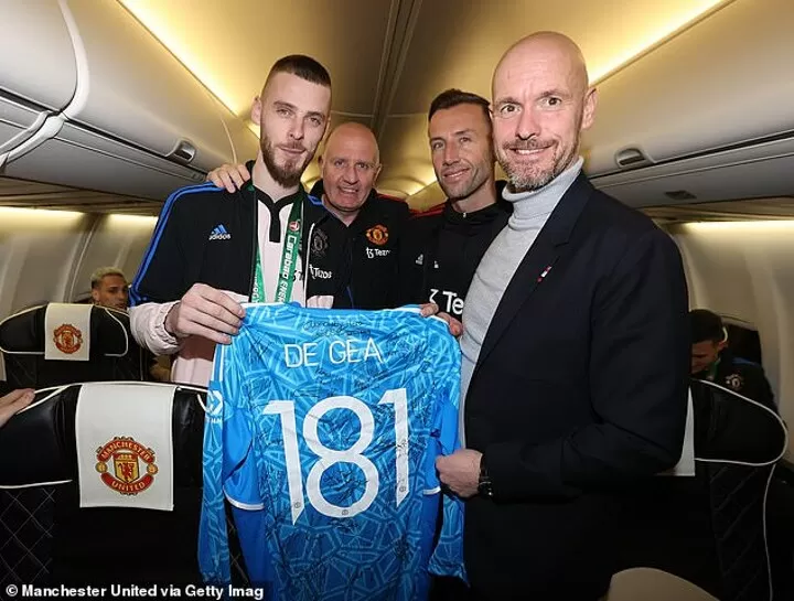 WATCH: David de Gea presented with commemorative Man Utd shirt by Erik ten  Hag after breaking clean sheets record