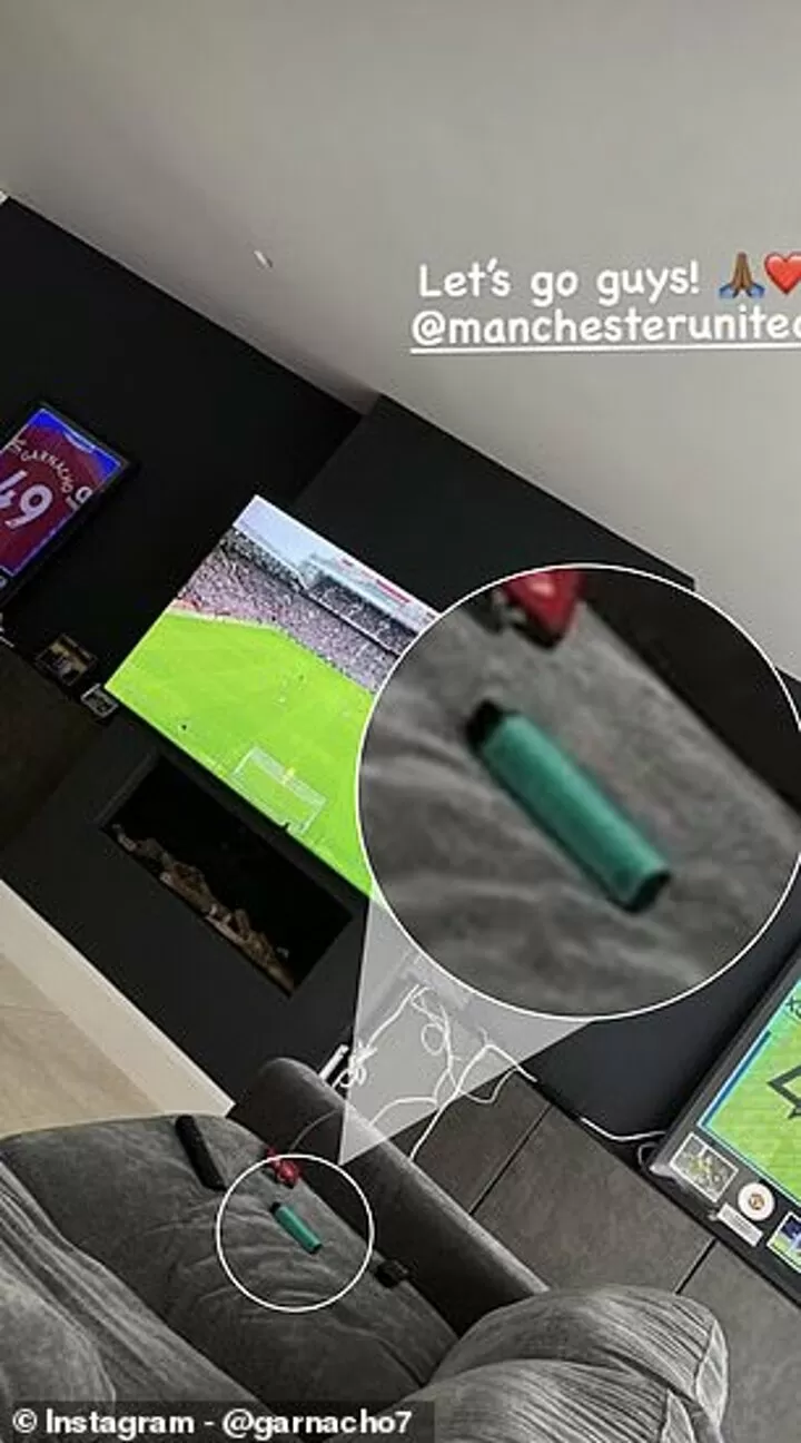 vape mit 4 pods Garnacho quickly deletes an Instagram post which shows a VAPE on his sofa|  All Football