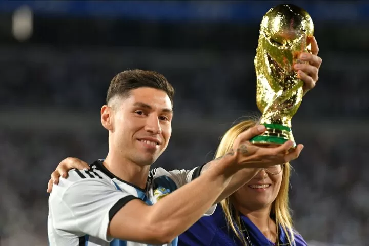 Gonzalo Montiel's incredible gesture during Argentina World Cup celebrations| All Football