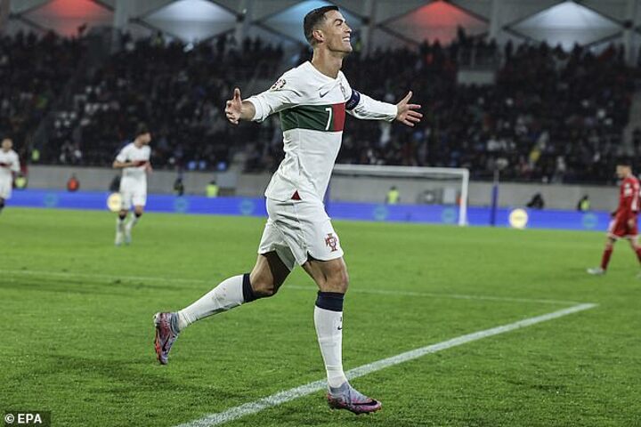 Cristiano Ronaldo combines his Siuuu and sleep celebrations as he