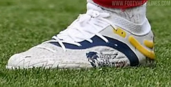 Liverpool s TAA wears odd boots vs Nottingham Here s what they