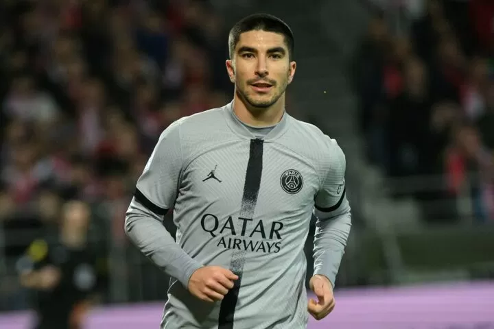 Carlos Soler đóng góp sự linh hoạt trong đội hình Paris Saint-Germain - Chiến lược mới mẻ và đột phá Carlos Soler đóng góp sự linh hoạt trong đội hình Paris Saint-Germain - Chiến lược mới mẻ và đột phá