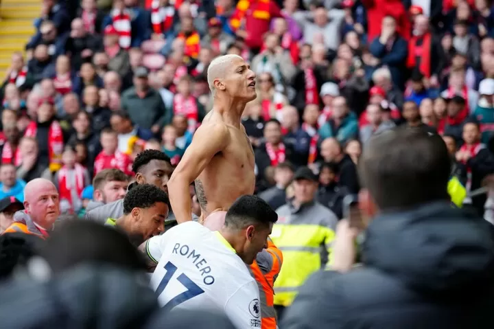 Liverpool fans can't resist pop at 'pigeon' Richarlison after