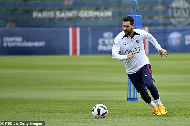 Lionel Messi returns to Paris Saint-Germain training after