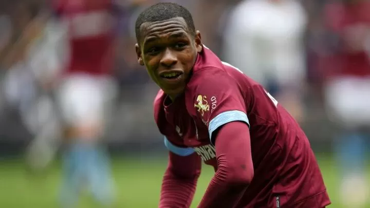 Issa Diop - Hậu vệ vững chắc của West Ham United Issa Diop - Hậu vệ vững chắc của West Ham United