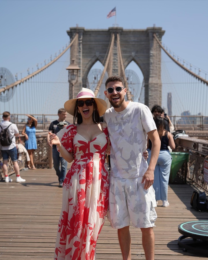 Jorginho's girlfriend Catherine joins no bra club in red dress in New York|  All Football