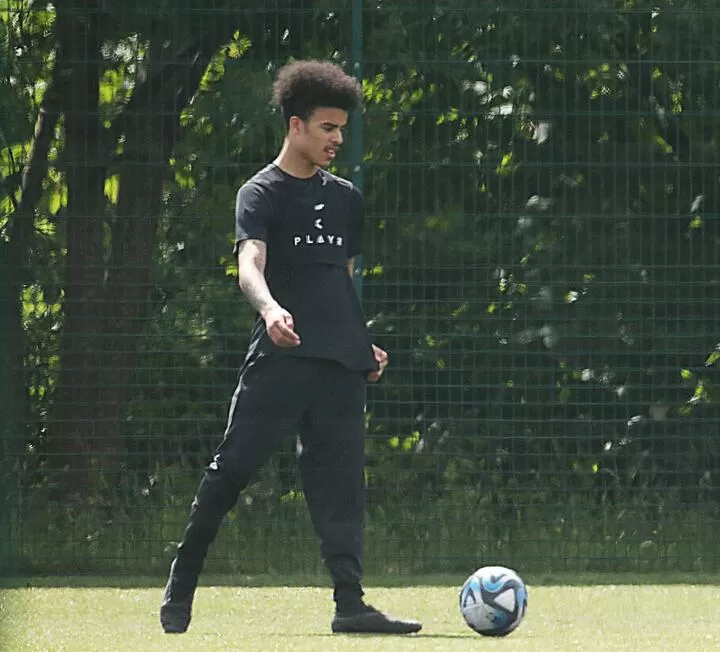 Greenwood looks worlds away from PL as he returns to training with private  coach