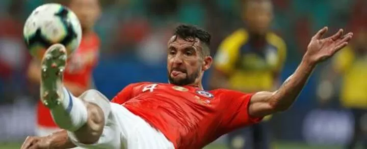 Mauricio Isla Could Be Coming Back To Fiorentina Confirmed His Agent All Football