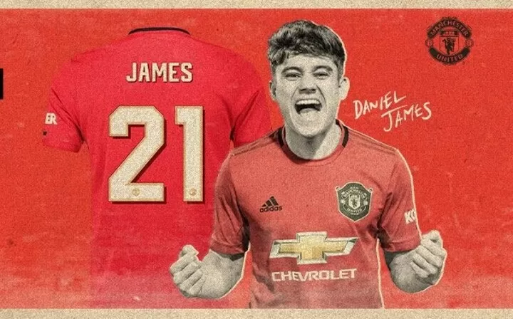 ち・マンU XL 2着、21 JAMES ; 54 GREENWOOD OFFICIAL: Man Utd confirm Daniel James will wear Herrera's No. 21