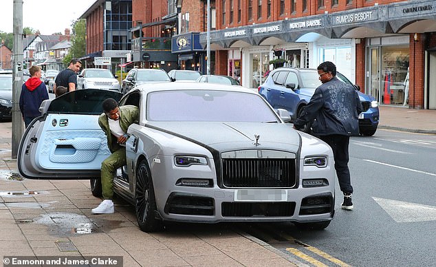 Rashford parks his new £700,000 Rolls-Royce on double yellow lines in ...