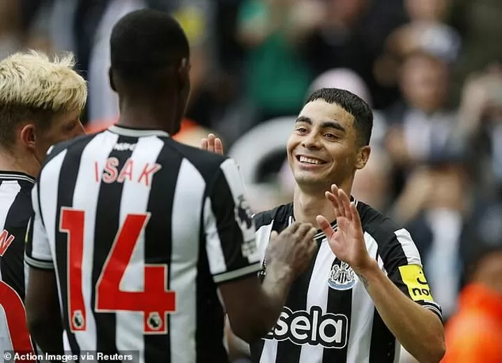 Newcastle 2-0 Fiorentina: Eddie Howe's Magpies cruise to victory thanks to  goals from Miguel Almiron and Alexander Isak at St James' Park| All Football