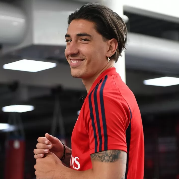 Hector Bellerin 'living his best life' as Arsenal star shows he's over knee  injury while strutting on Louis Vuitton Paris catwalk show in daring pink  outfit