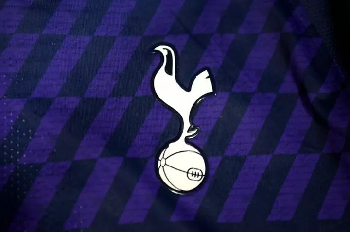 Tottenham kit shop colours